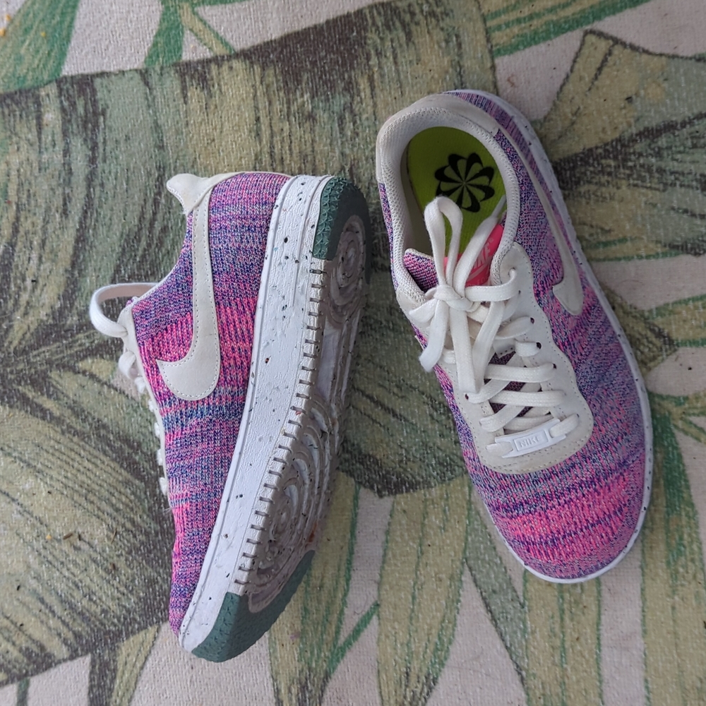 Nike shoes - Picture 2 of 3